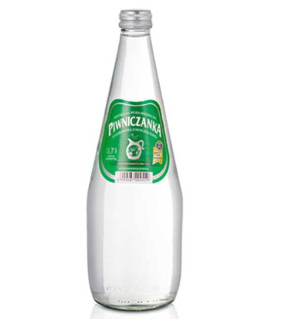 Naturalna woda mineralna średnionasycona CO2  0,7 l